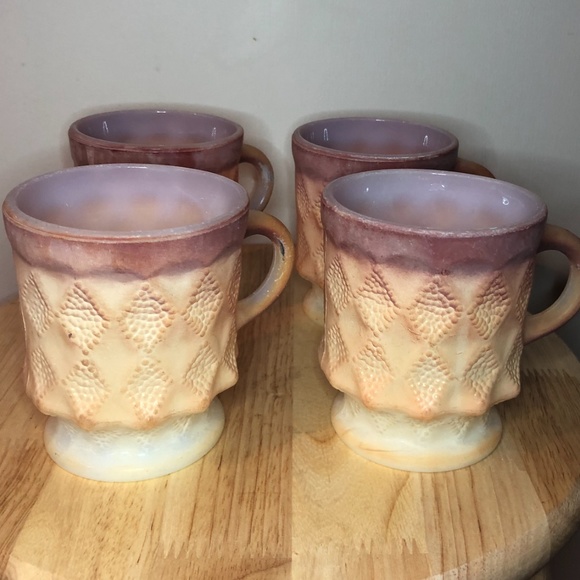 Set of four vintage Anchor Hocking Fire King milk glass coffee mugs EUC - Picture 2 of 3